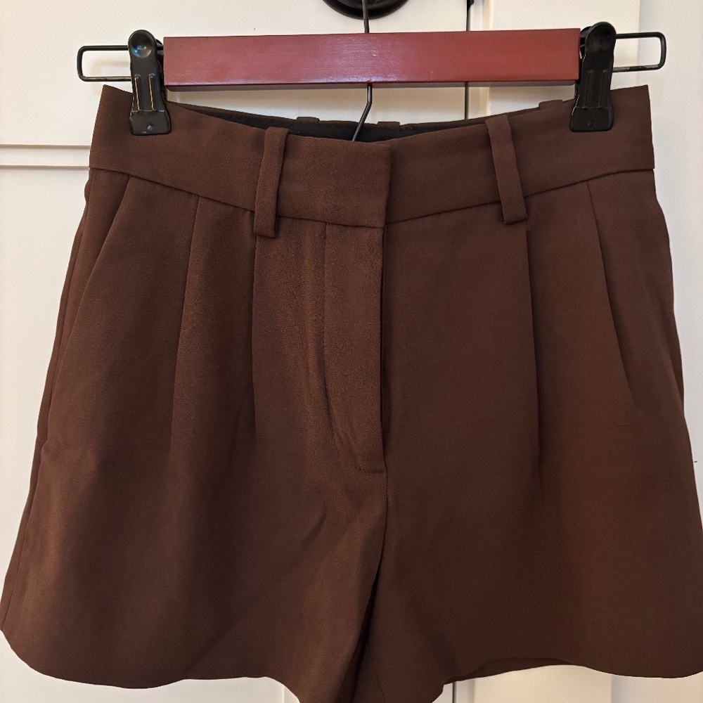 Aritzia Babaton Pleated Mini Short size 0